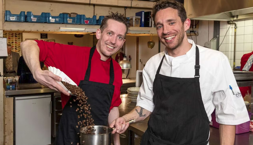 Article Misset Horeca - Cooking with coffee in six courses: from chip to sorbet ice cream