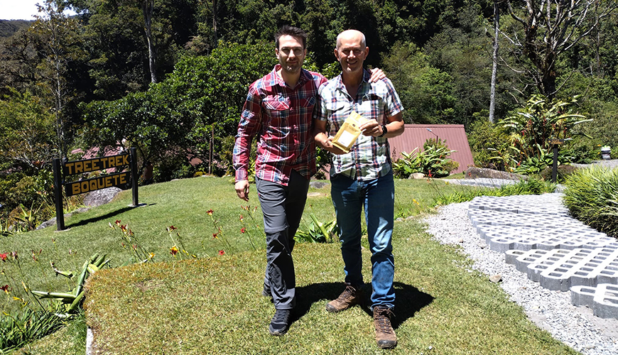 COFFEE VLOG FROM PANAMA - Coffee roaster Rick and coffee farmer Ricardo